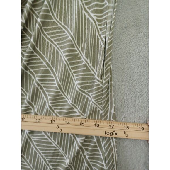Chicos Travelers Top Sz 1 / M Slinky Liquid Knit Sleeveless Drape Green Beige - Picture 8 of 9